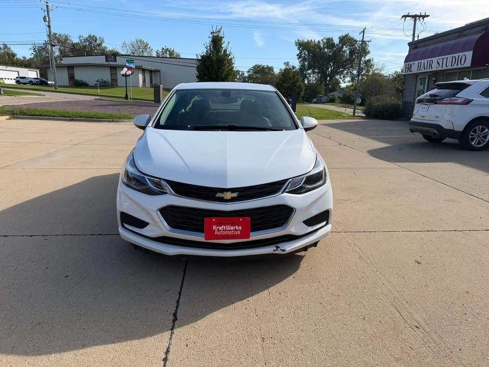 Chevrolet Cruze photo 2
