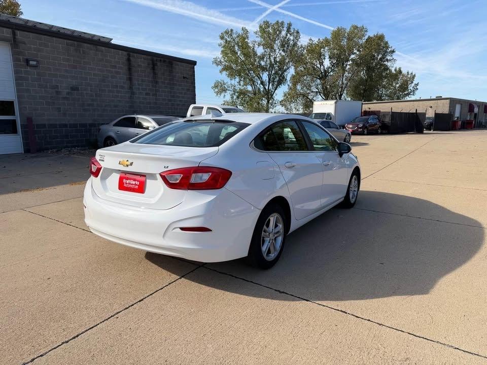 Chevrolet Cruze photo 4