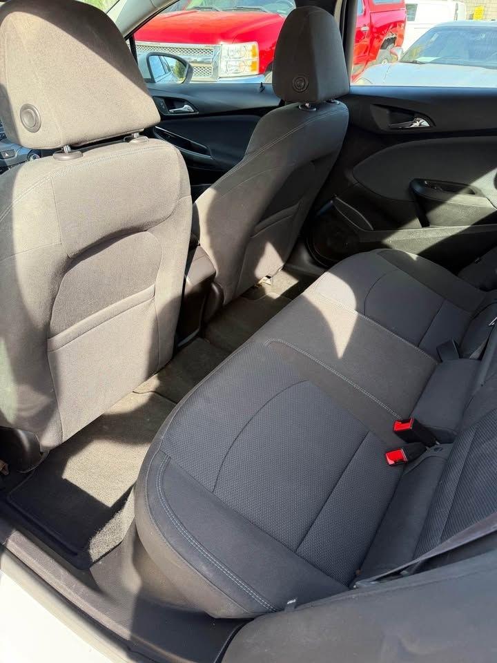 Chevrolet Cruze photo 9