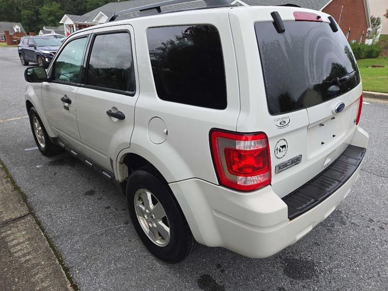 Ford Escape XLT FWD 2011
