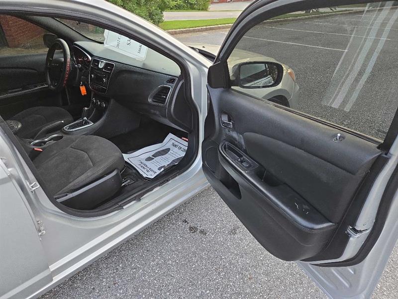 Chrysler 200 LX 2012