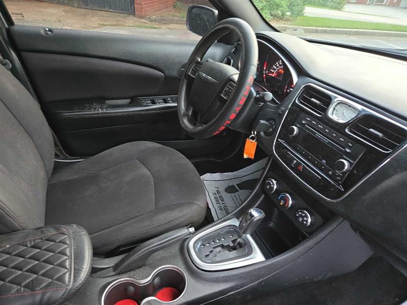 Chrysler 200 LX 2012
