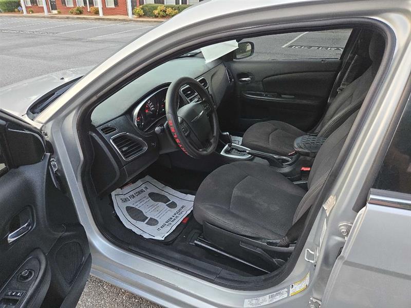 Chrysler 200 LX 2012