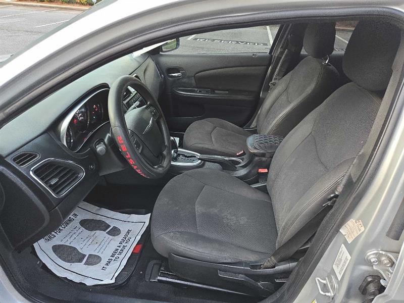 Chrysler 200 LX 2012