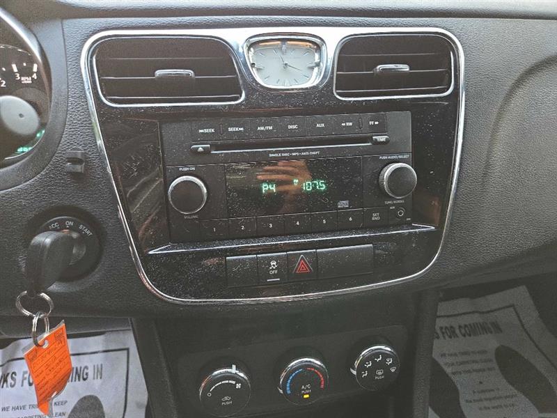 Chrysler 200 LX 2012