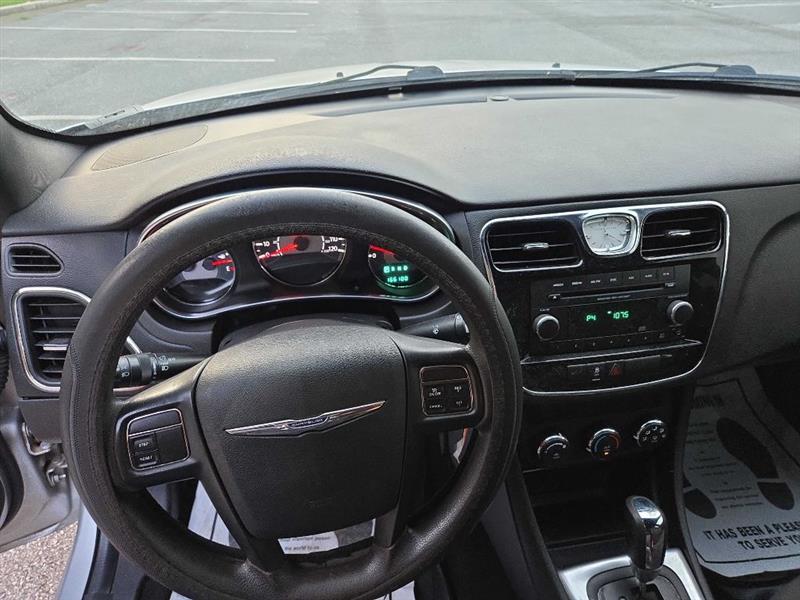 Chrysler 200 LX 2012