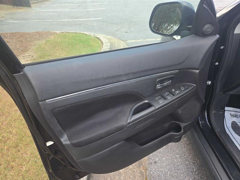 Mitsubishi Outlander Sport SE 2WD 2013