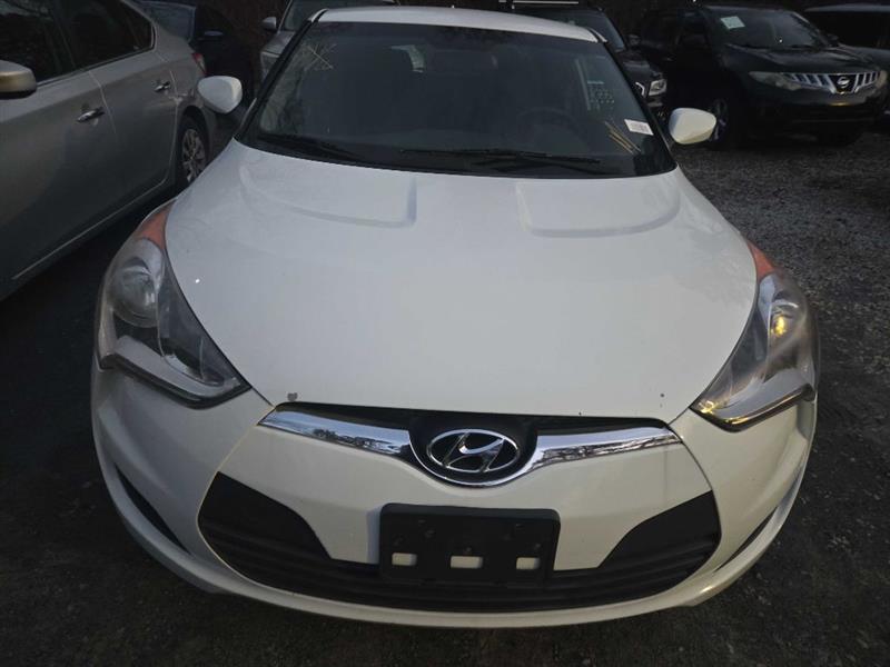 2016 Hyundai Veloster Base 6MT