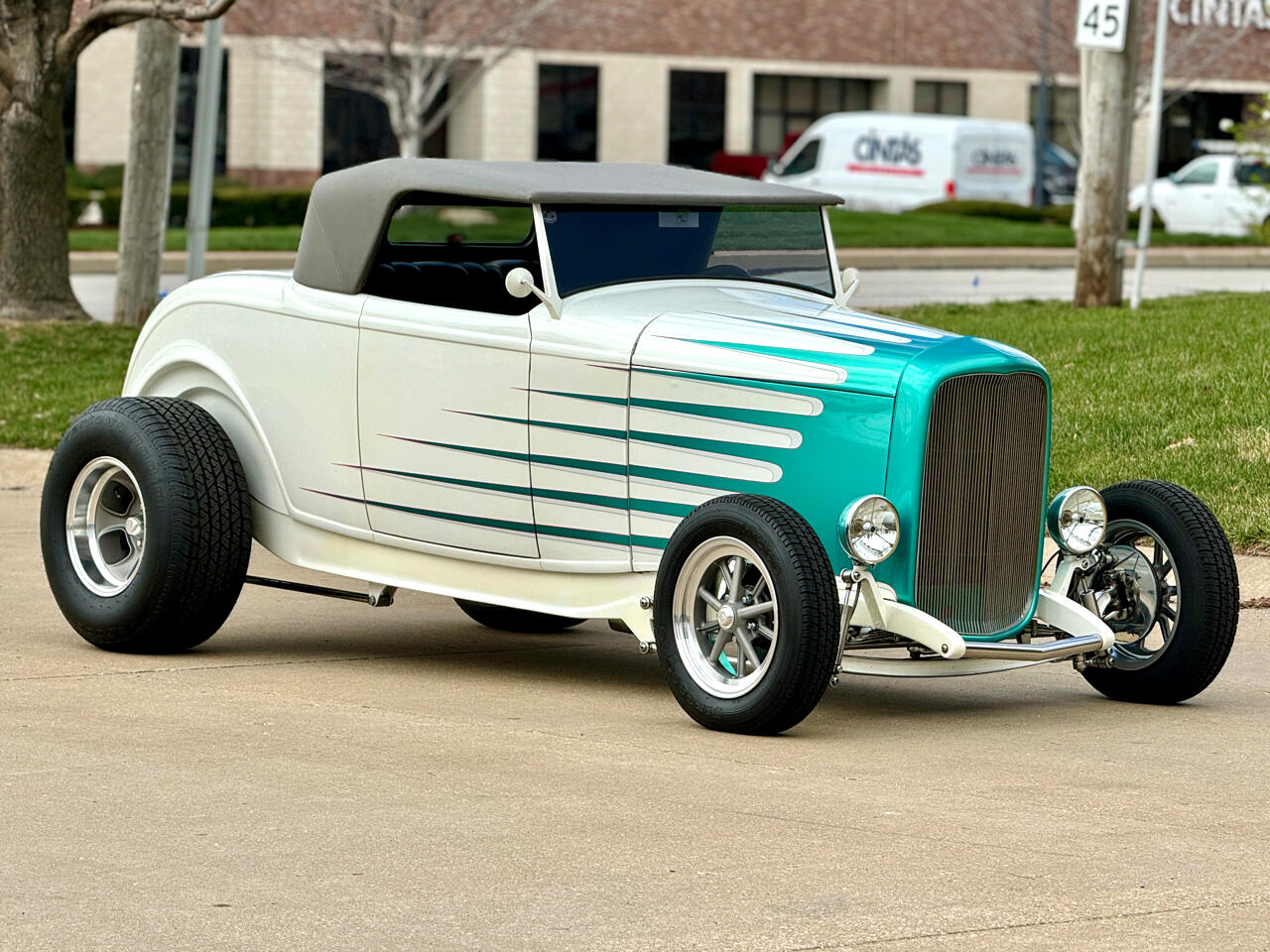 1932 Ford Roadster 33