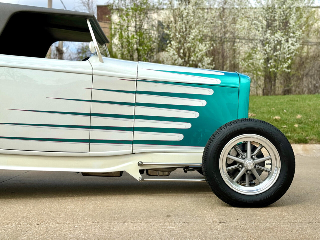 1932 Ford Roadster 25