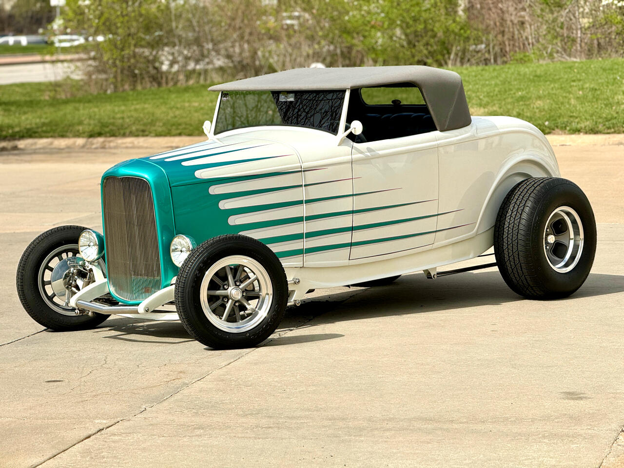 1932 Ford Roadster 13