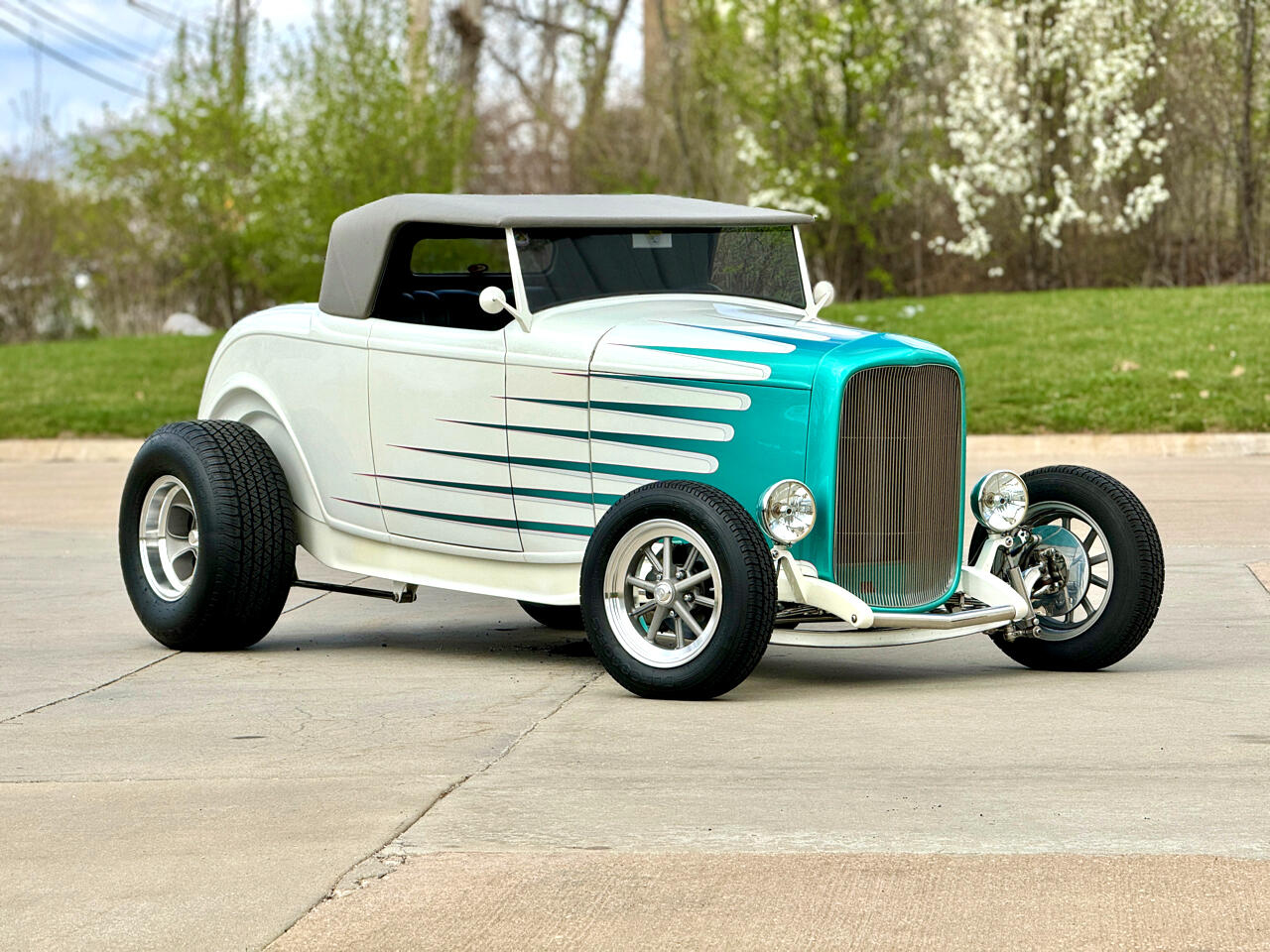 1932 Ford Roadster 27