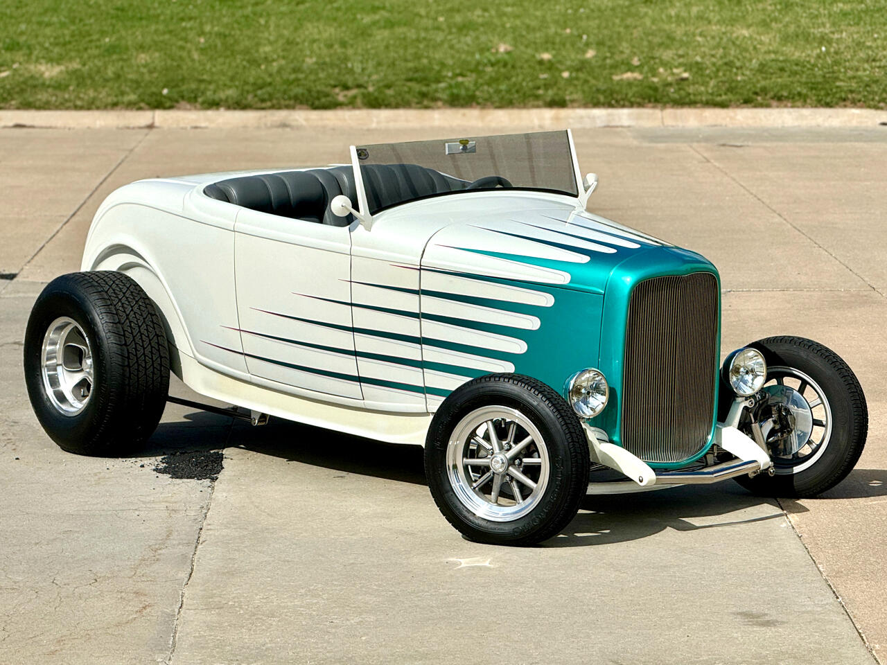 1932 Ford Roadster 26