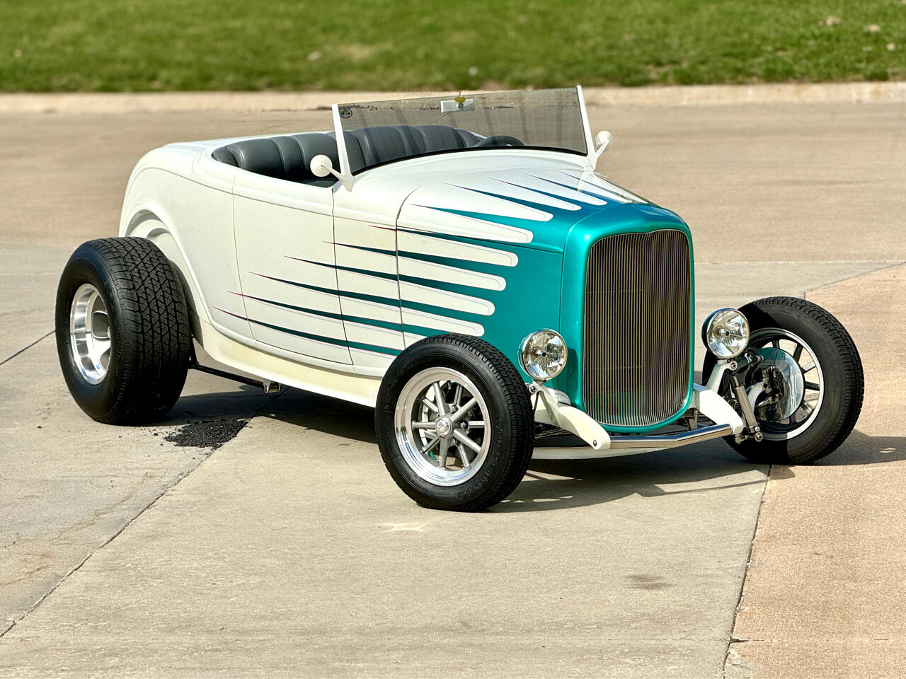 1932 Ford Roadster 34