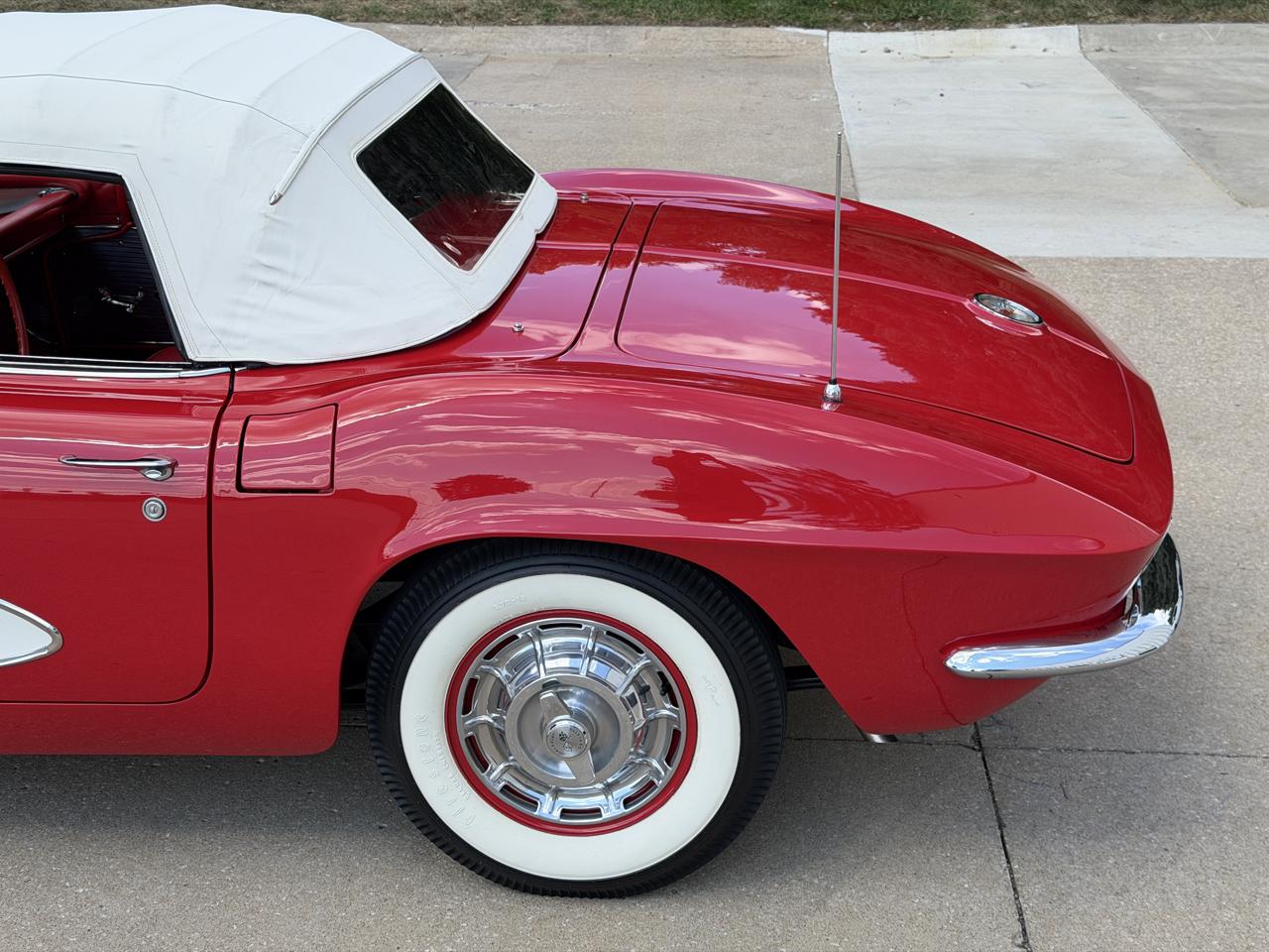 Chevrolet Corvette 2dr Convertible 1961
