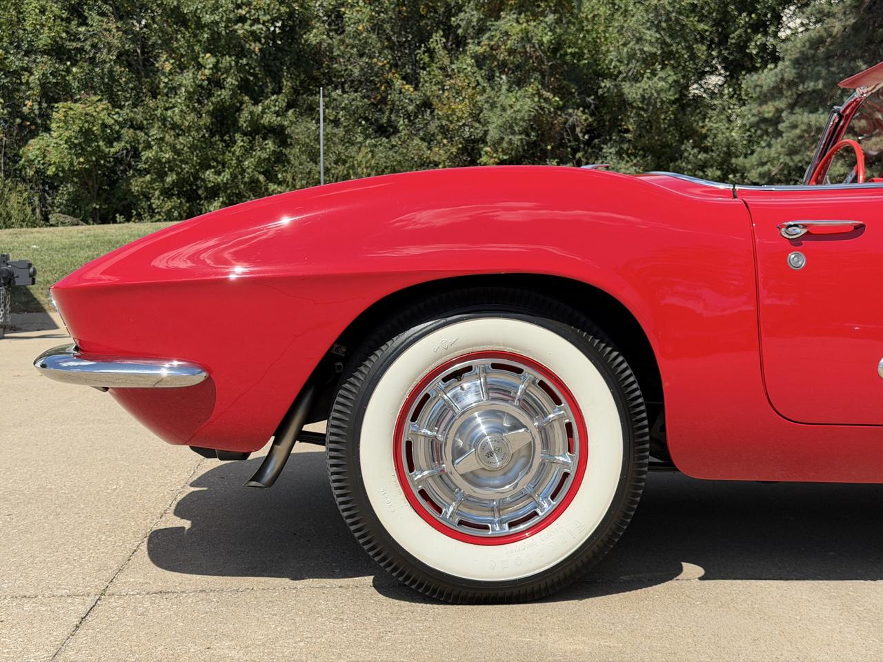 Chevrolet Corvette 2dr Convertible 1961