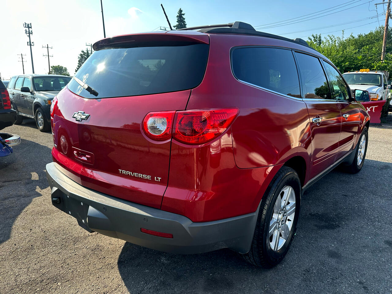 2012 Chevrolet Traverse 1LT photo 5