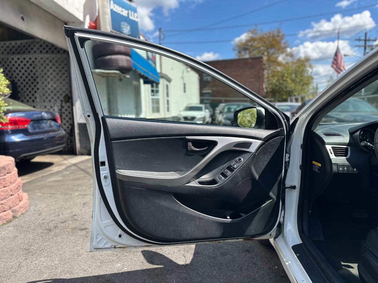 Hyundai Elantra Limited 2012