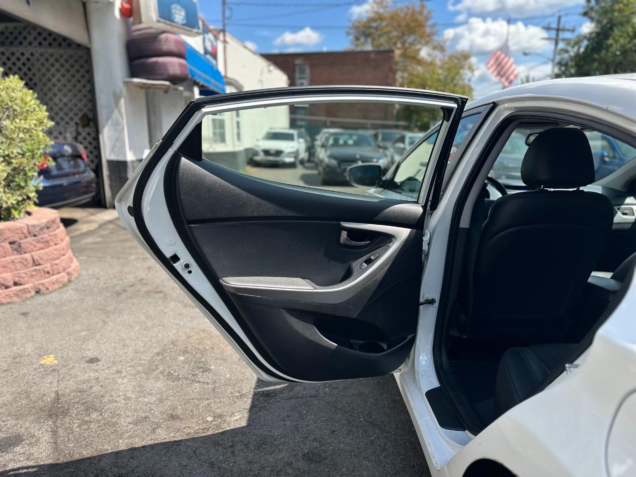 Hyundai Elantra Limited 2012