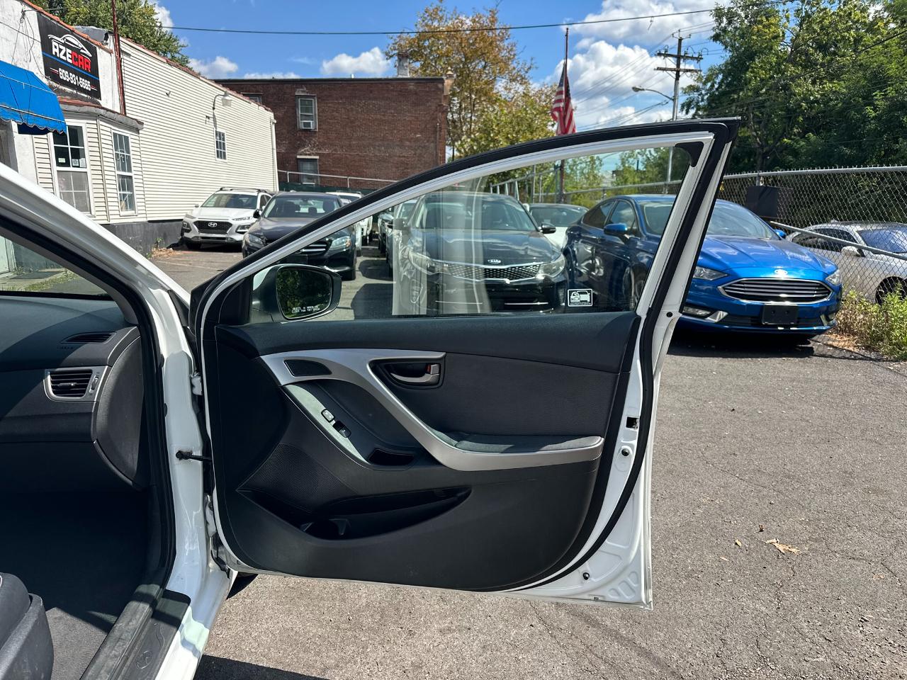 Hyundai Elantra Limited 2012