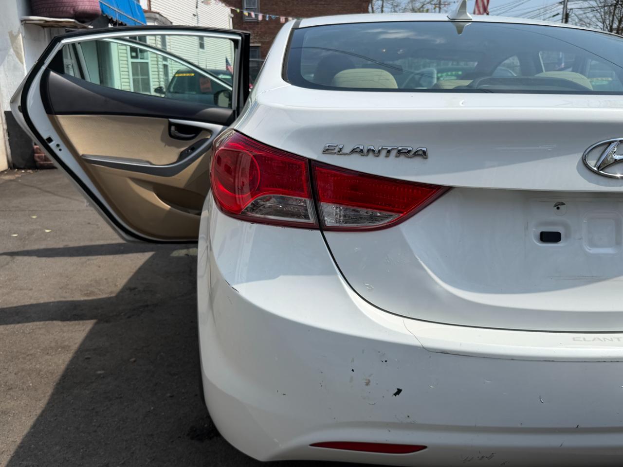 Hyundai Elantra GLS 4-Door 2013