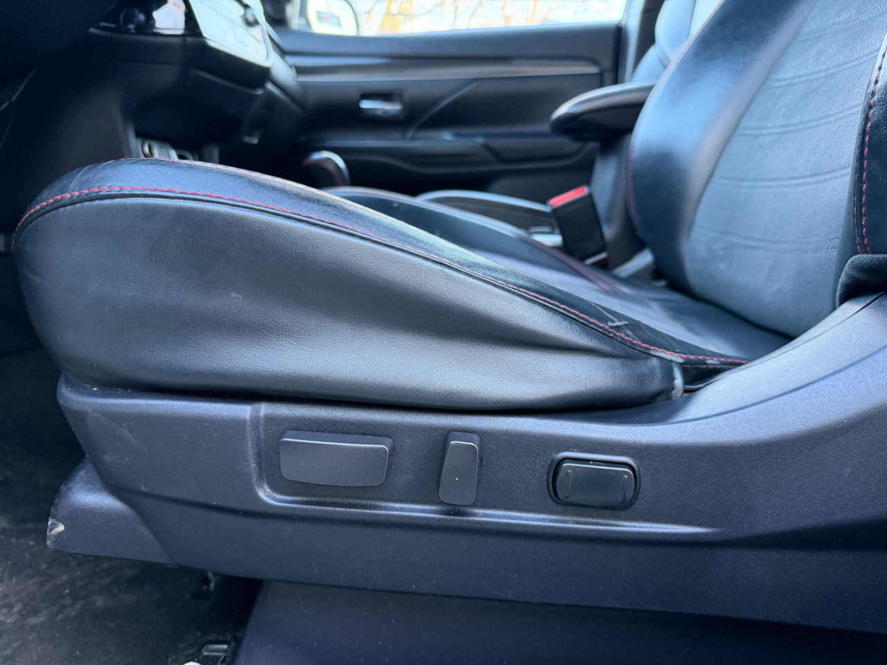 Mitsubishi Outlander LE FWD 2020