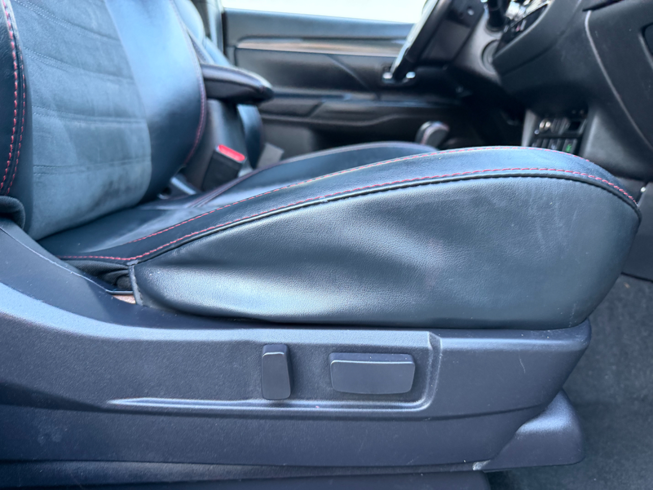 Mitsubishi Outlander LE FWD 2020