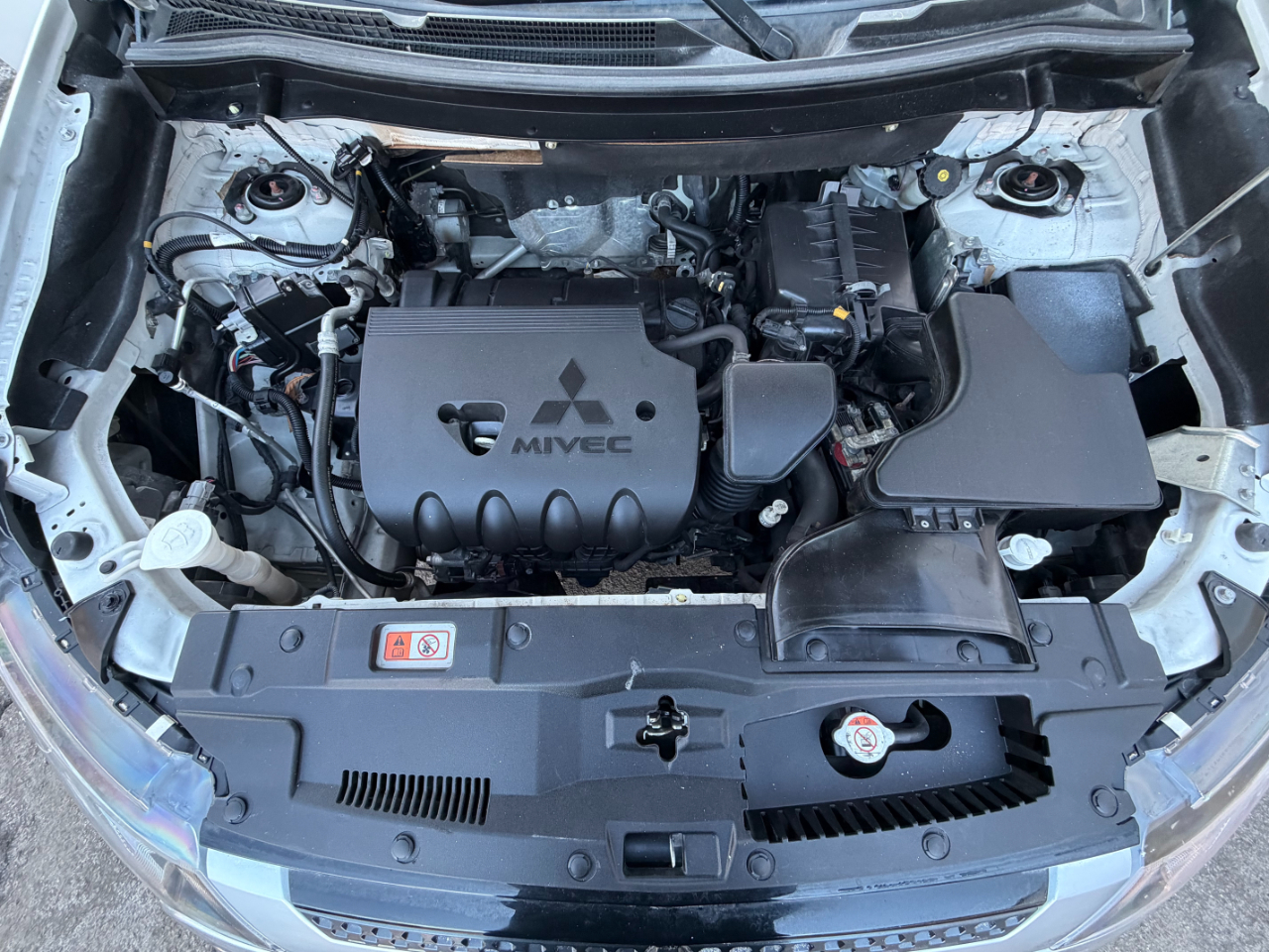 Mitsubishi Outlander LE FWD 2020