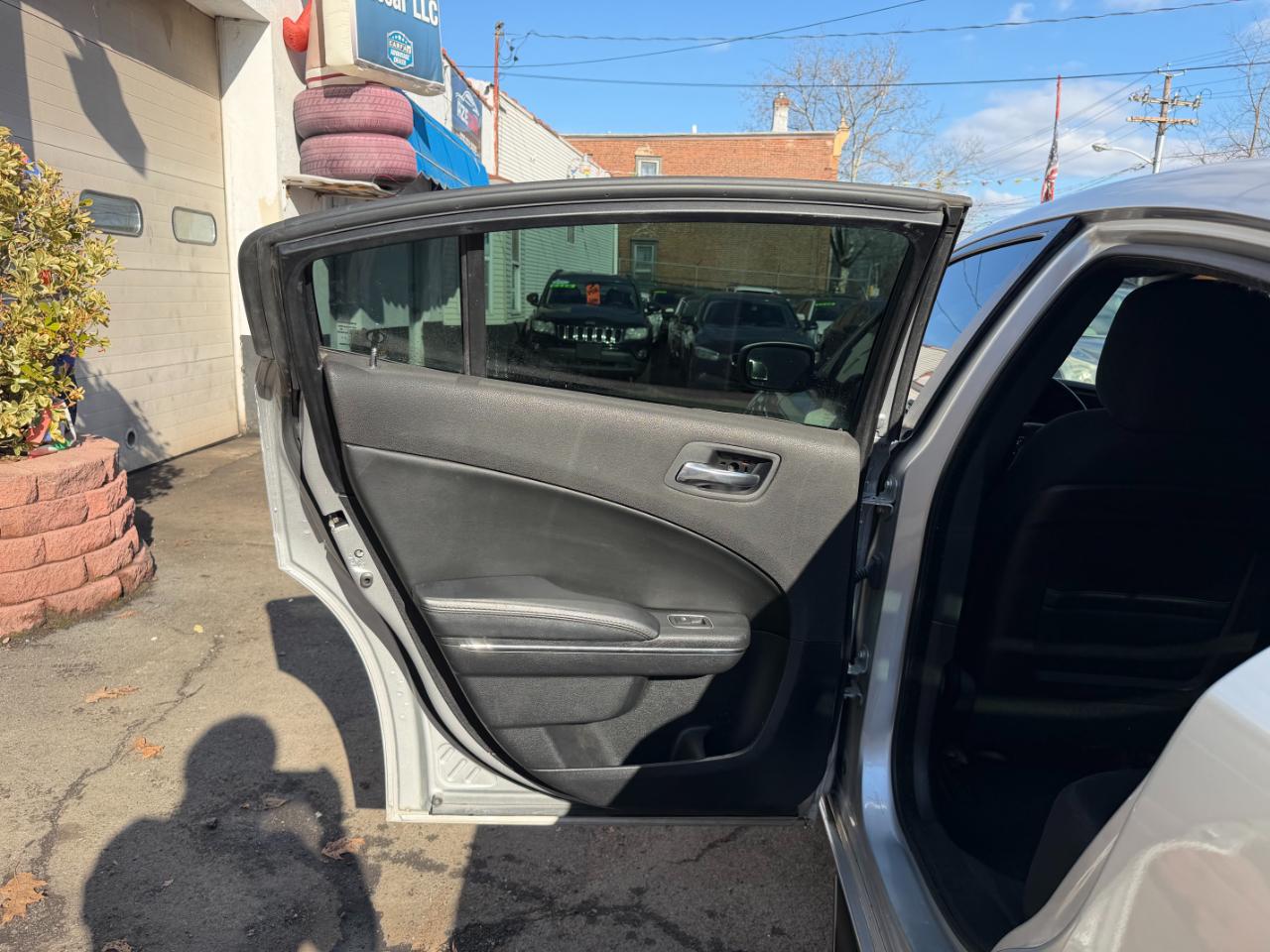 Dodge Charger SE 2012