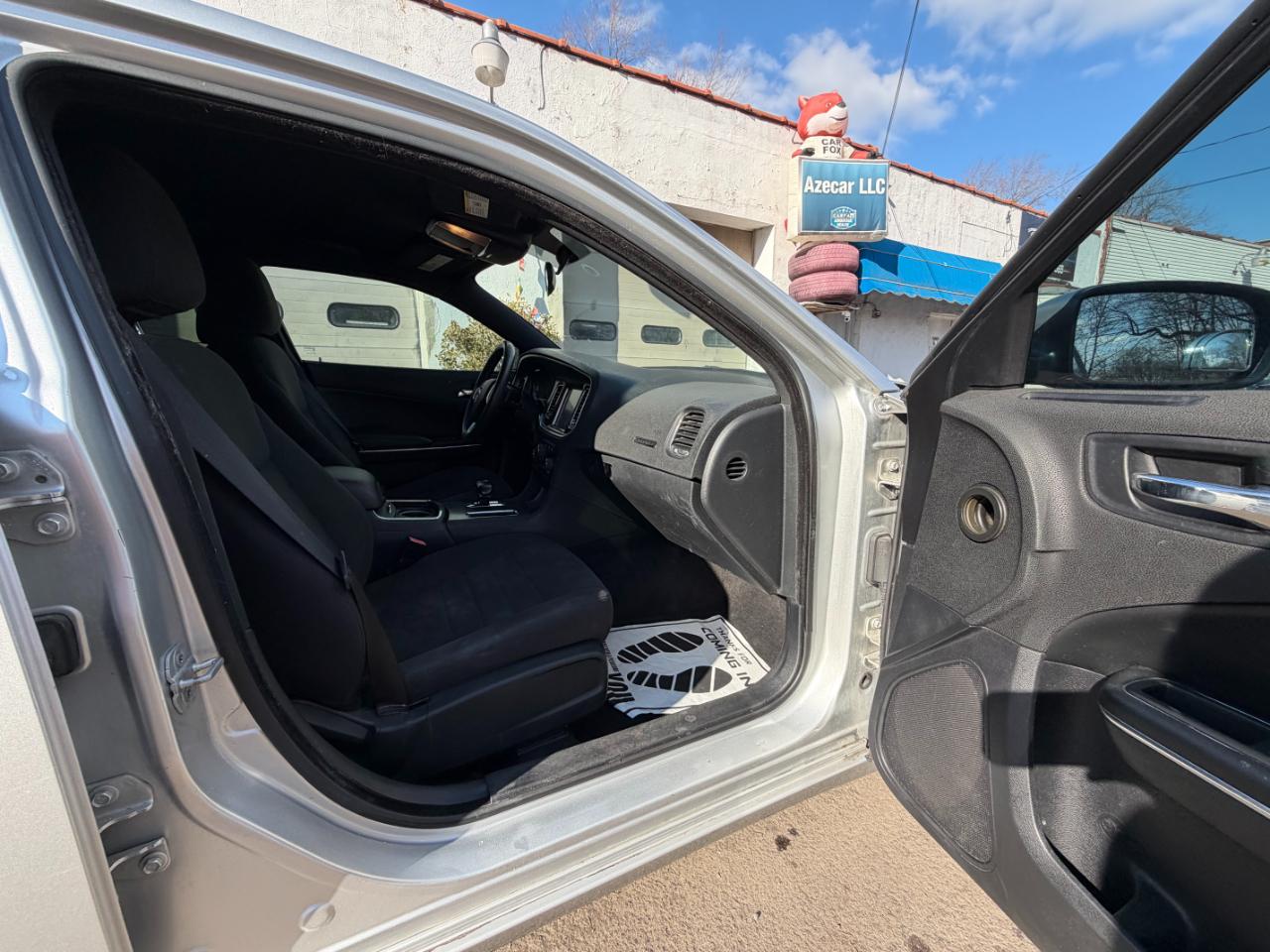 Dodge Charger SE 2012