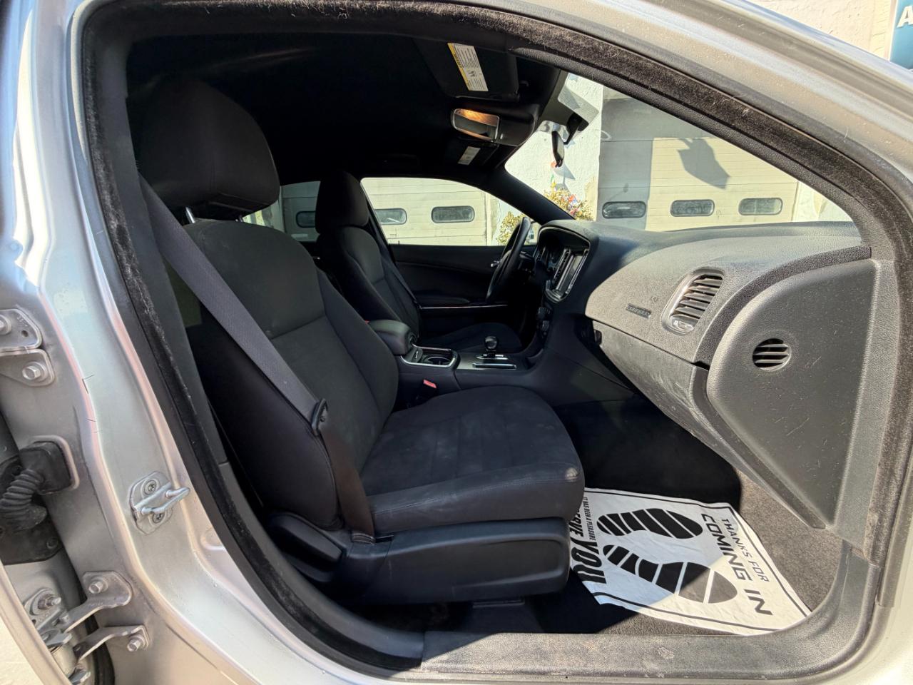 Dodge Charger SE 2012