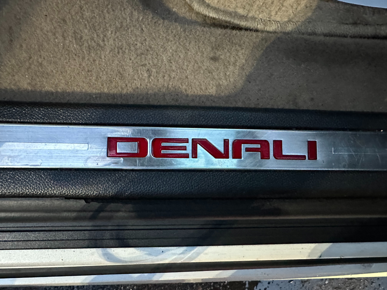 GMC Acadia Denali AWD 2011