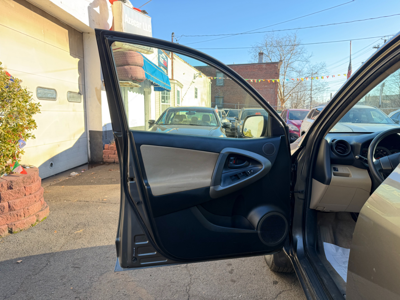 Toyota RAV4 Base I4 4WD 2011