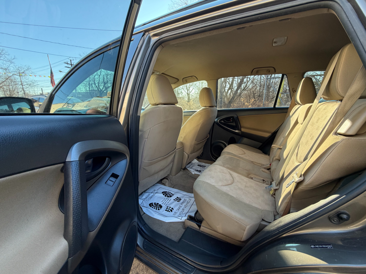 Toyota RAV4 Base I4 4WD 2011