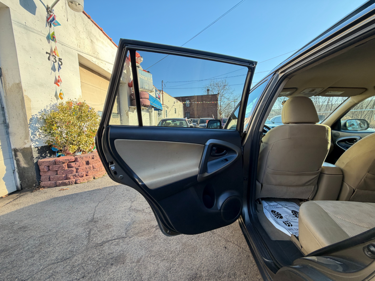 Toyota RAV4 Base I4 4WD 2011