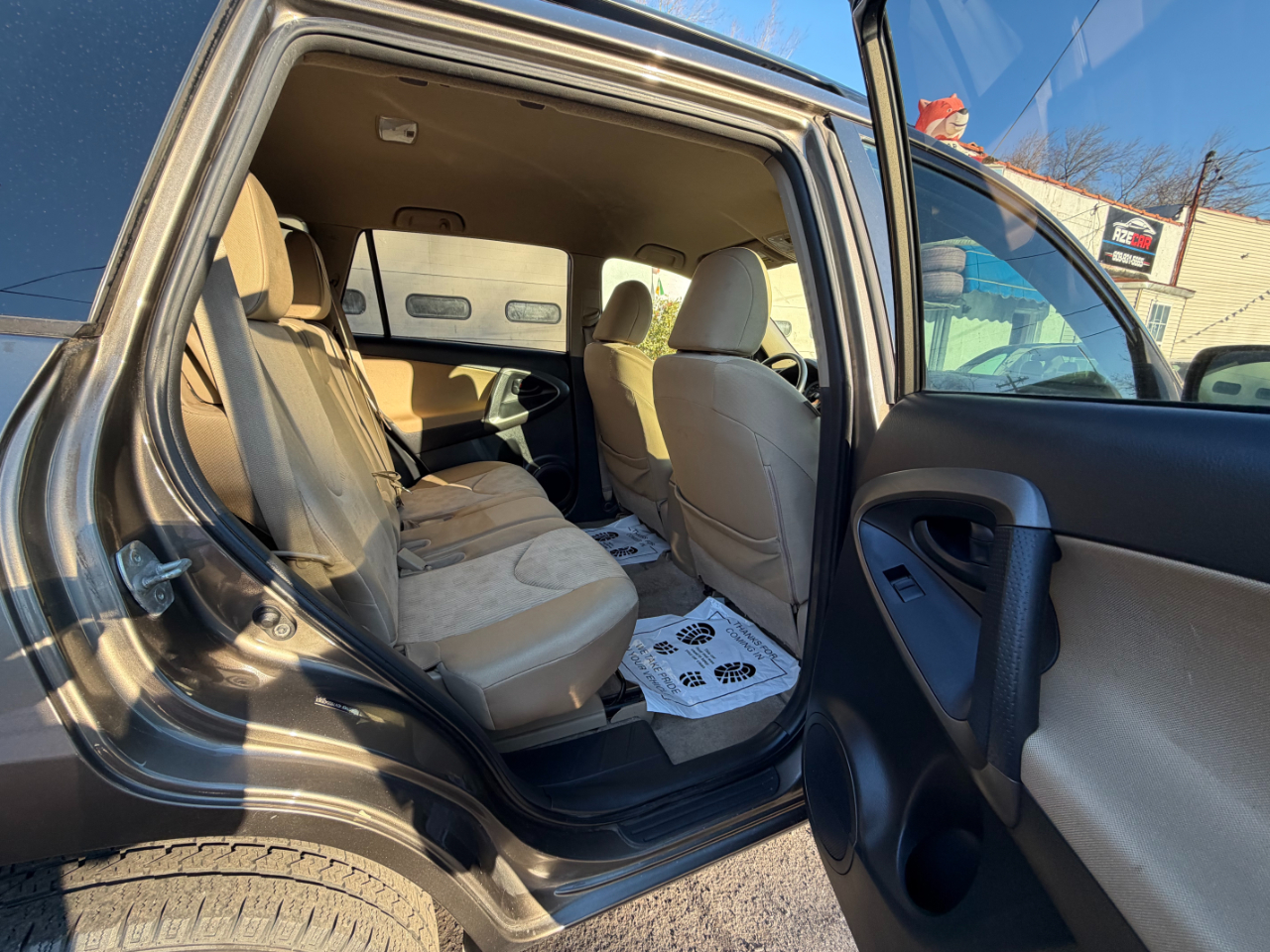 Toyota RAV4 Base I4 4WD 2011