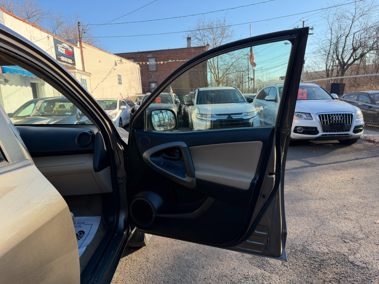 Toyota RAV4 Base I4 4WD 2011