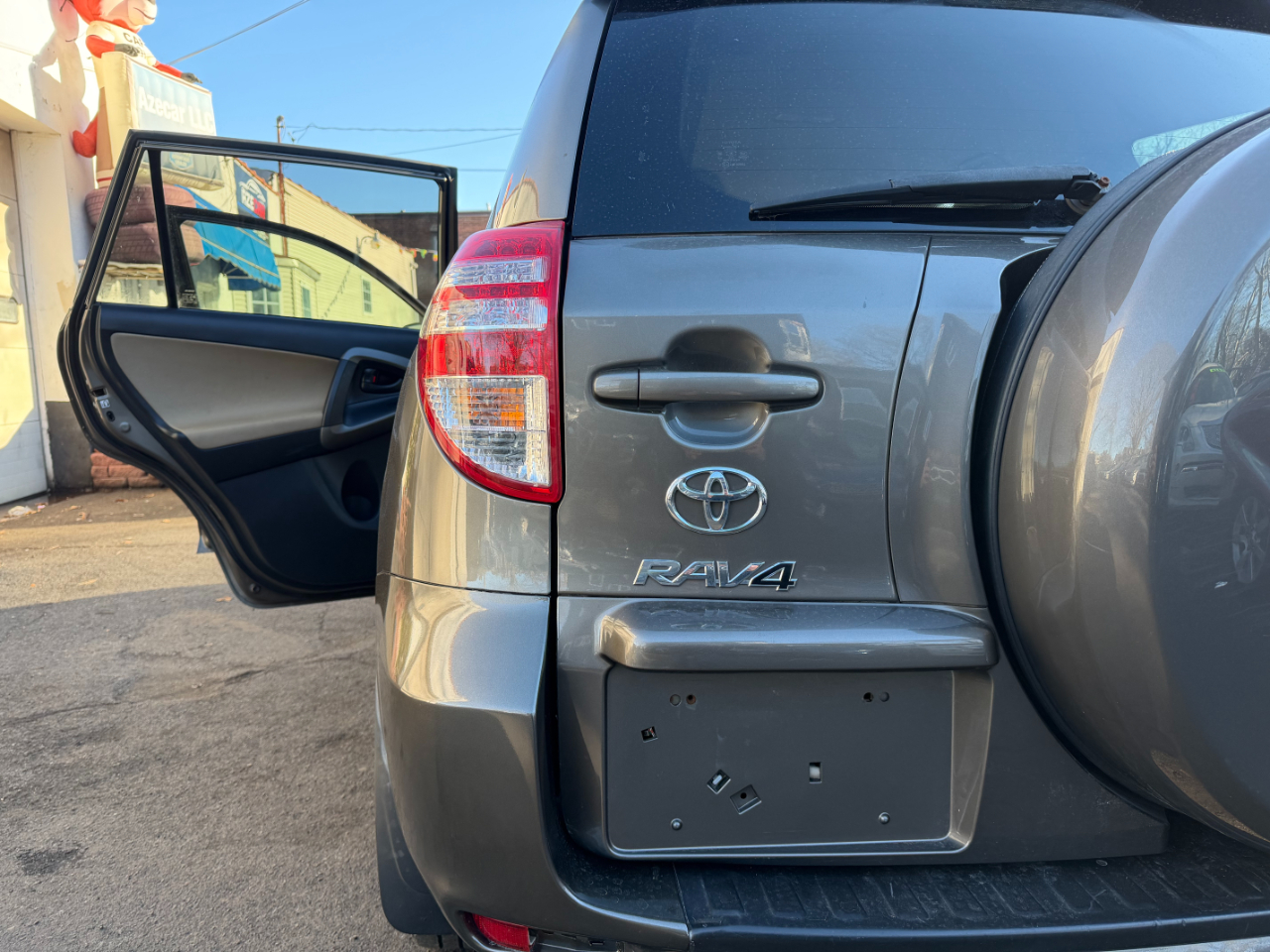 Toyota RAV4 Base I4 4WD 2011