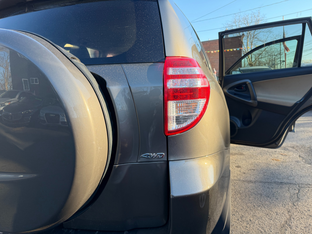 Toyota RAV4 Base I4 4WD 2011