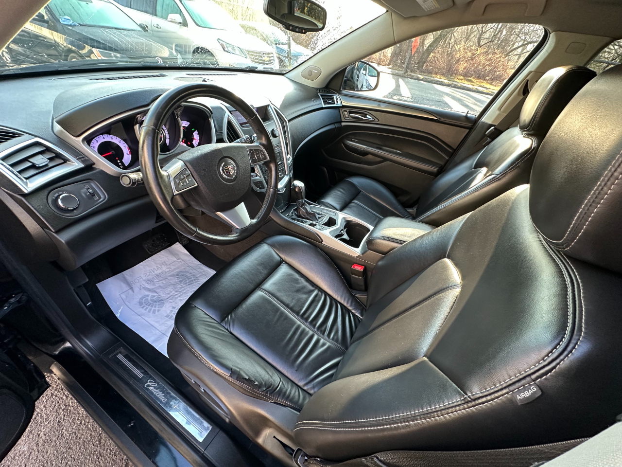 Cadillac SRX Base 2012