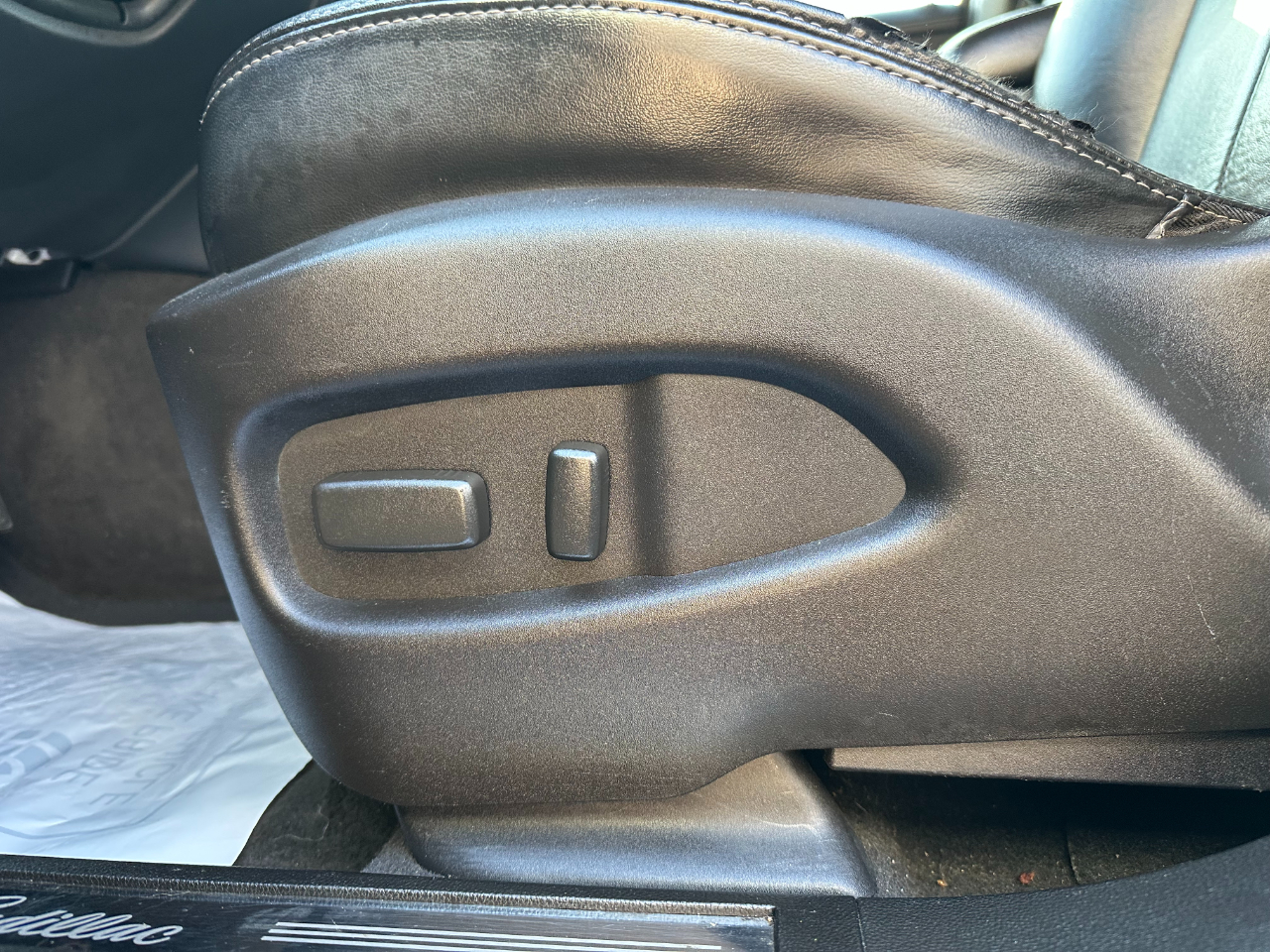 Cadillac SRX Base 2012