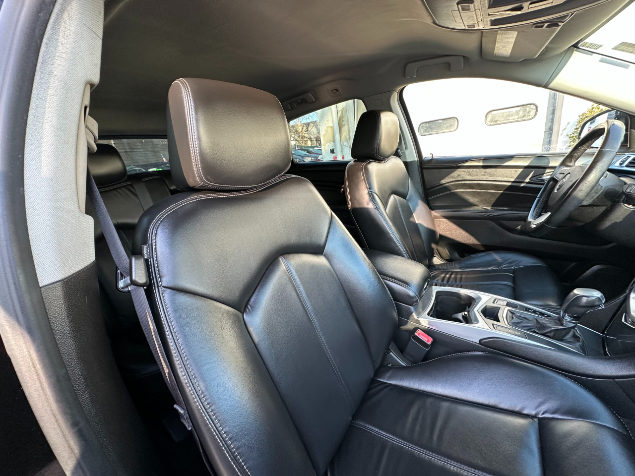 Cadillac SRX Base 2012