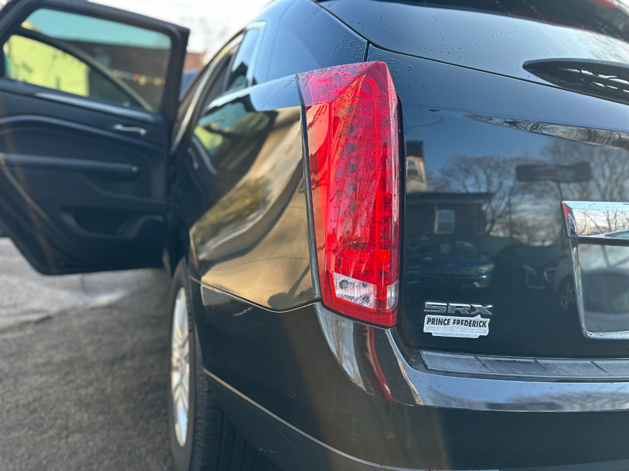 Cadillac SRX Base 2012