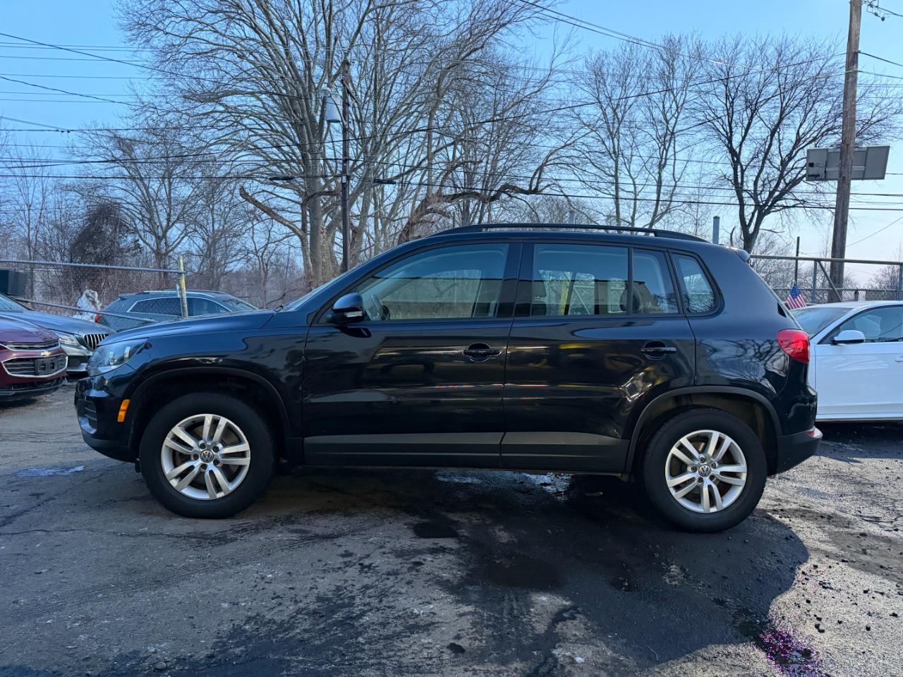 Volkswagen Tiguan S 2017