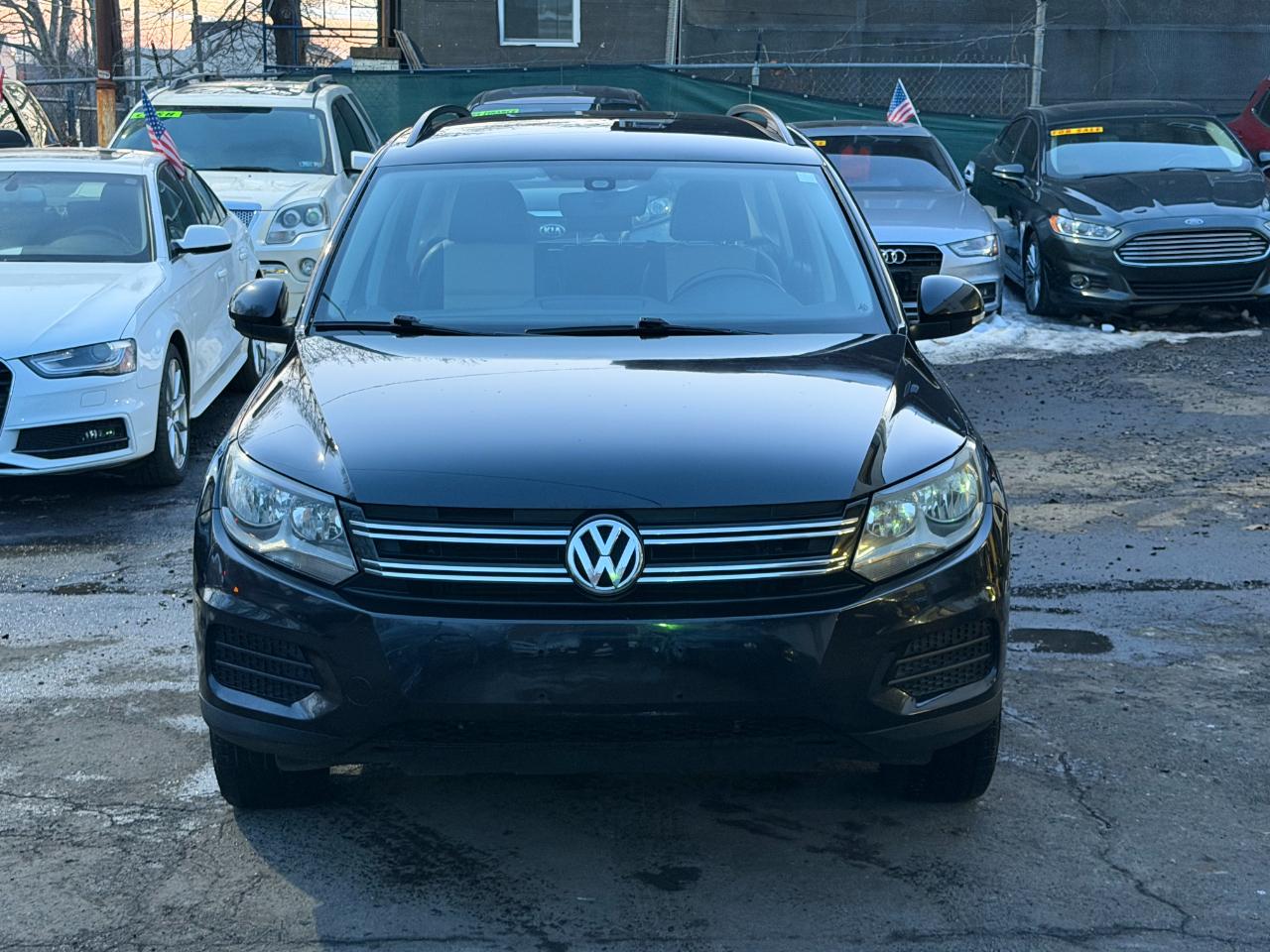 Volkswagen Tiguan S 2017