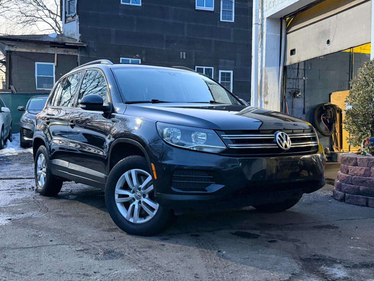 Volkswagen Tiguan S 2017