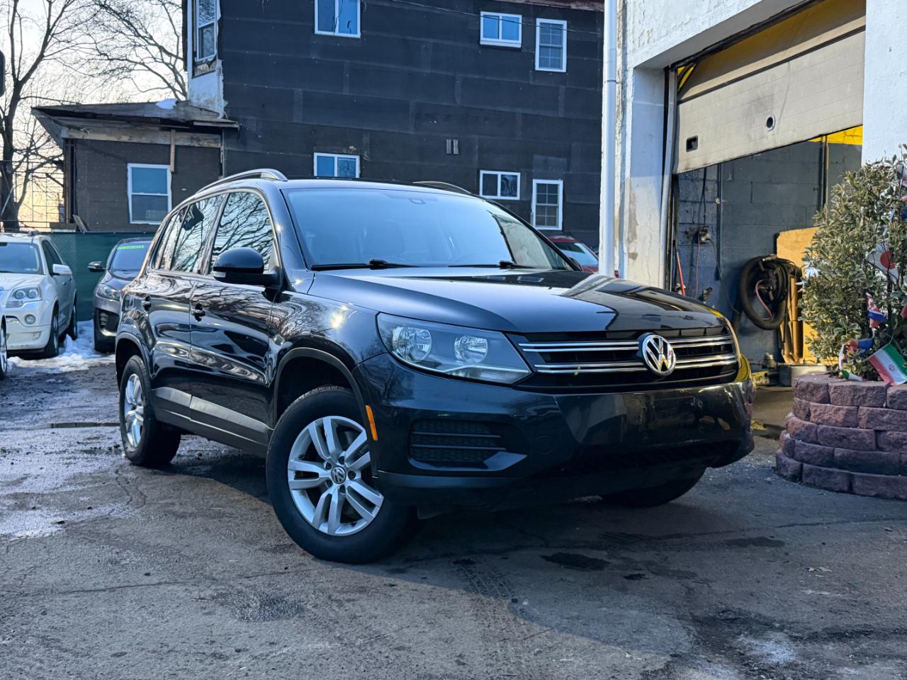 Volkswagen Tiguan S 2017