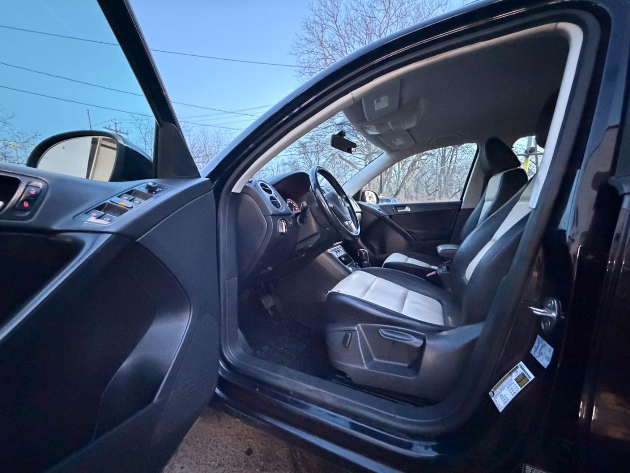 Volkswagen Tiguan S 2017