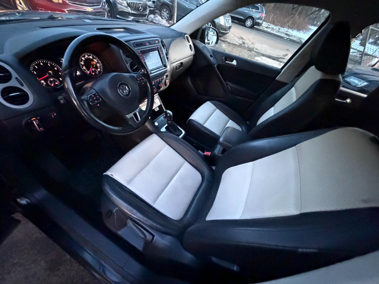 Volkswagen Tiguan S 2017