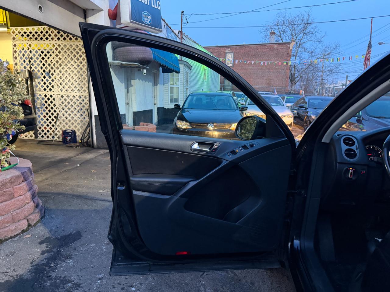 Volkswagen Tiguan S 2017